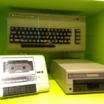 Commodore C64 mit Datasette & Floppy